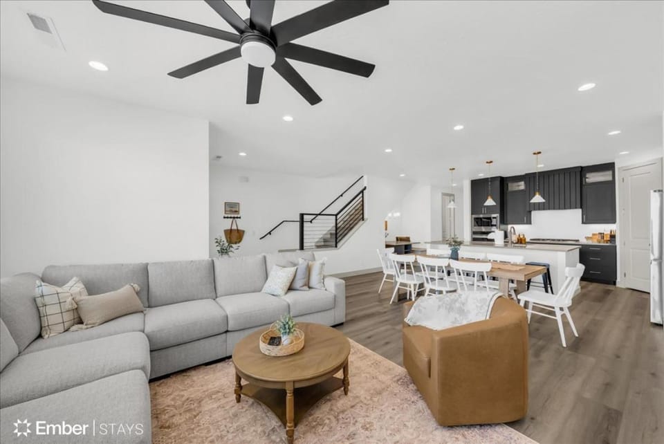Sunny Haven at Desert Color by Ember Stays House in St George