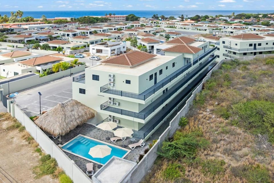 Apartement Coral, Mambo Beach met Zwembad & Palapa Apartment in Willemstad