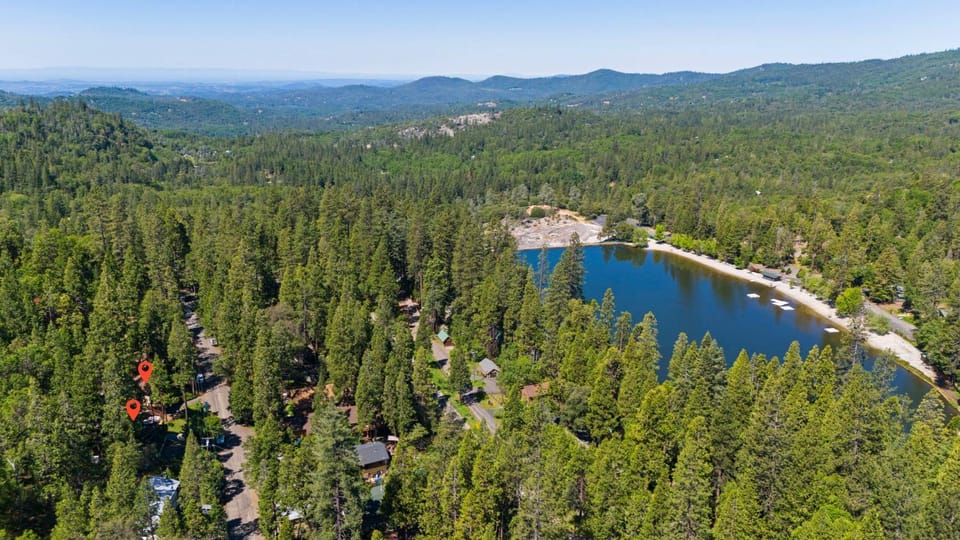 2 cabins-22 guests-2 hot tubs-Lake Access-Glamping Cabin in Twain Harte