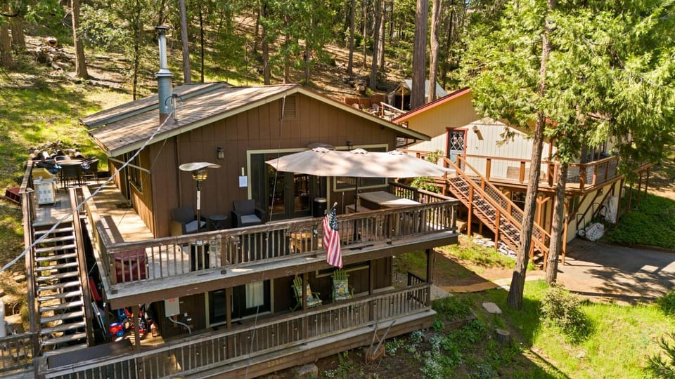 2 cabins-22 guests-2 hot tubs-Lake Access-Glamping Cabin in Twain Harte