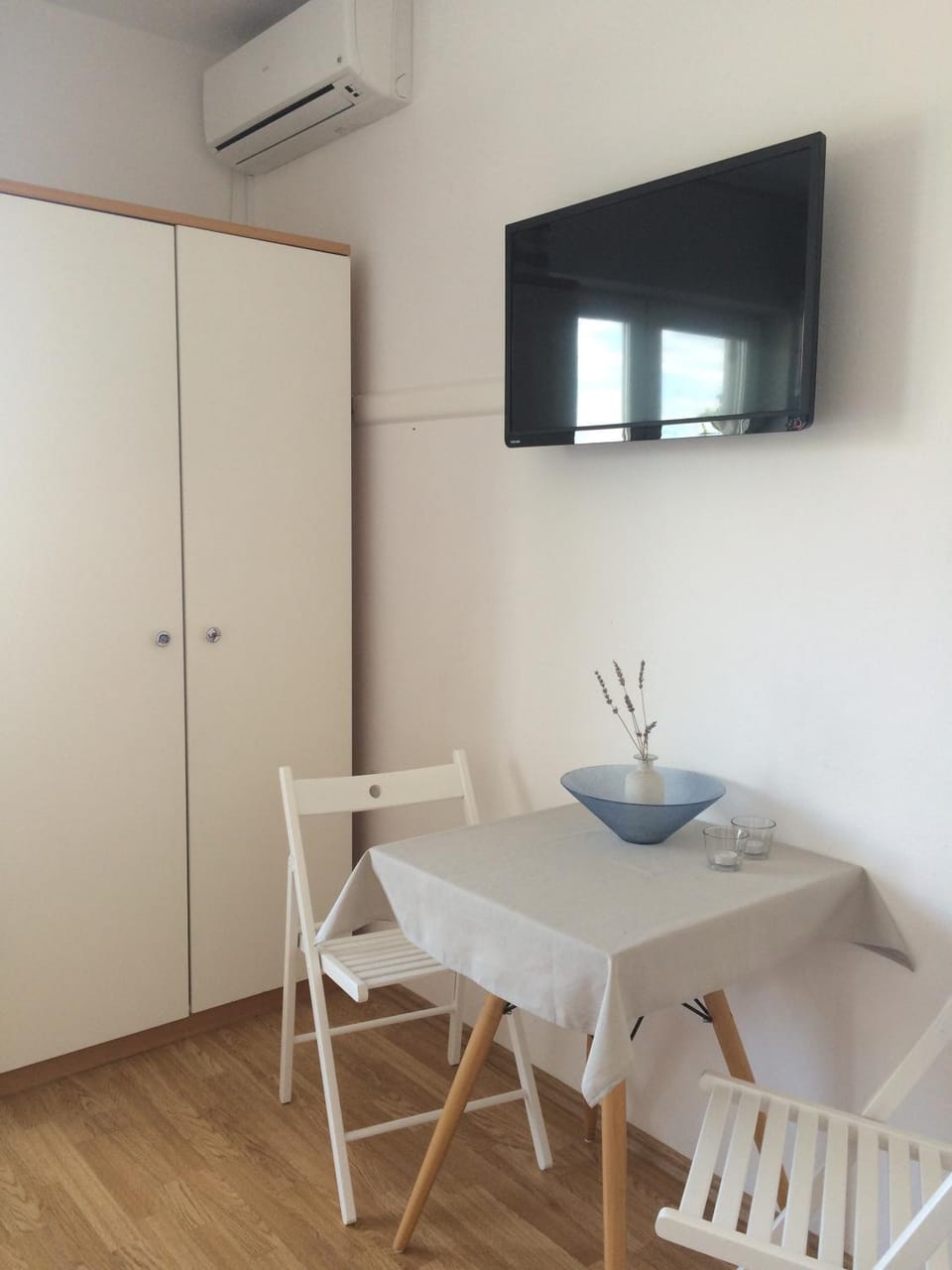 TV and multimedia, Other, Other, Decorative detail, Seating area, Dining area