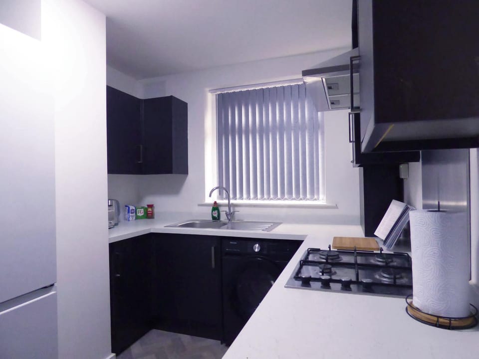 Spacious 4-Bed House in Fallowfield Sleeps 8 Apartment in Manchester