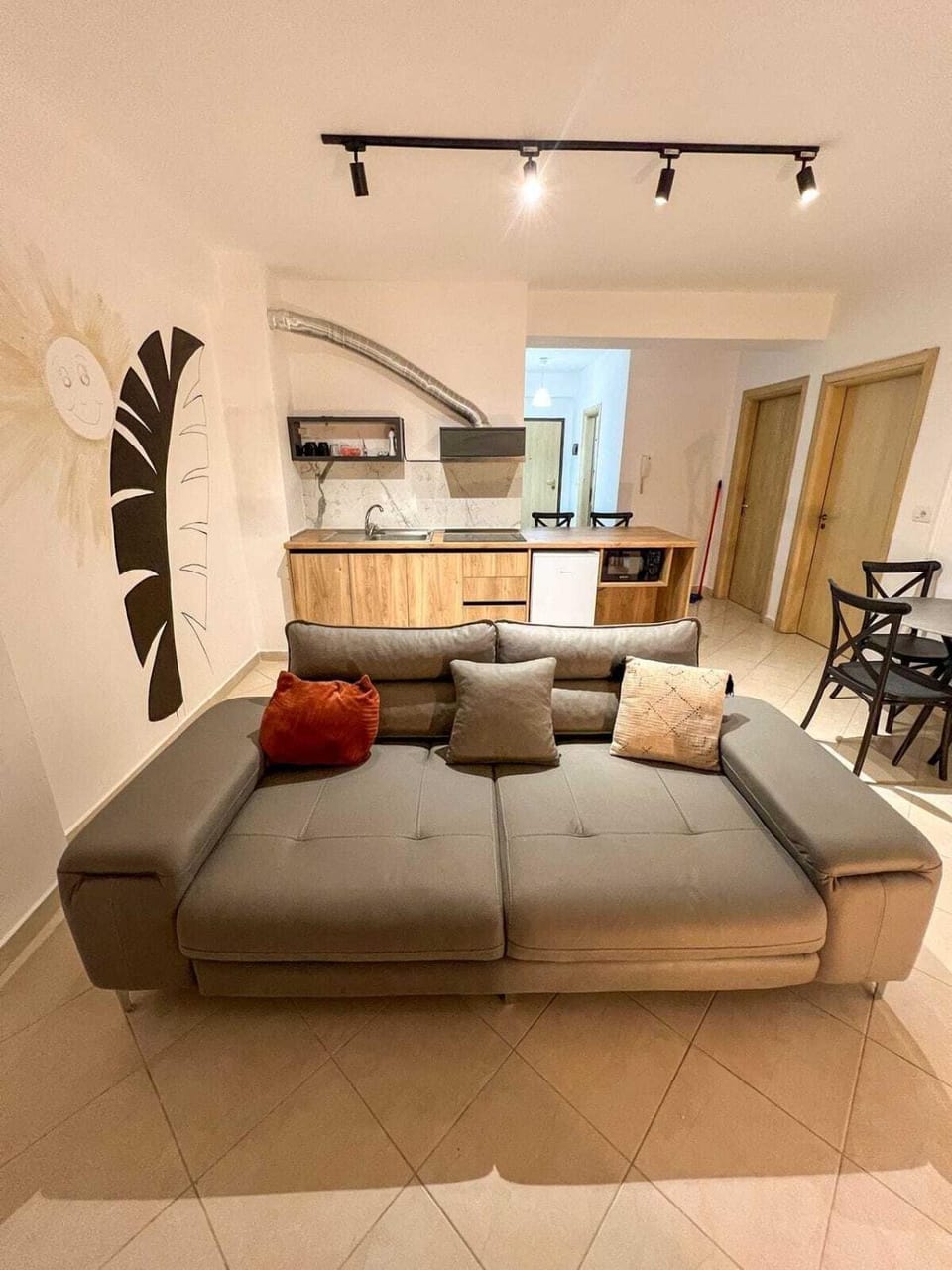 Kitchen or kitchenette, Seating area, Dining area