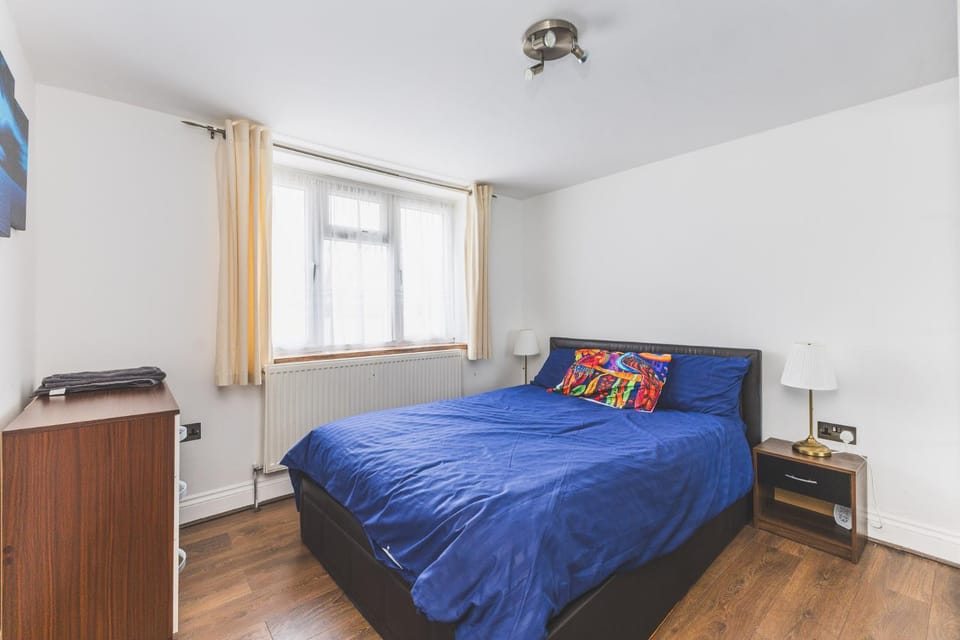 Bright 2BDR Apt in Southall with Free Parking Apartment in Southall