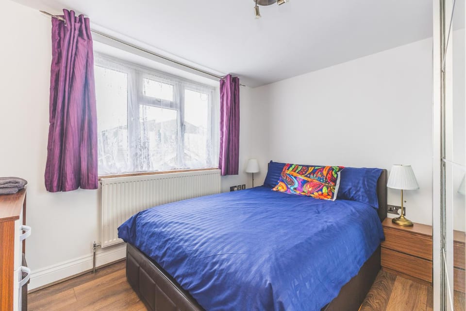 Bright 2BDR Apt in Southall with Free Parking Apartment in Southall