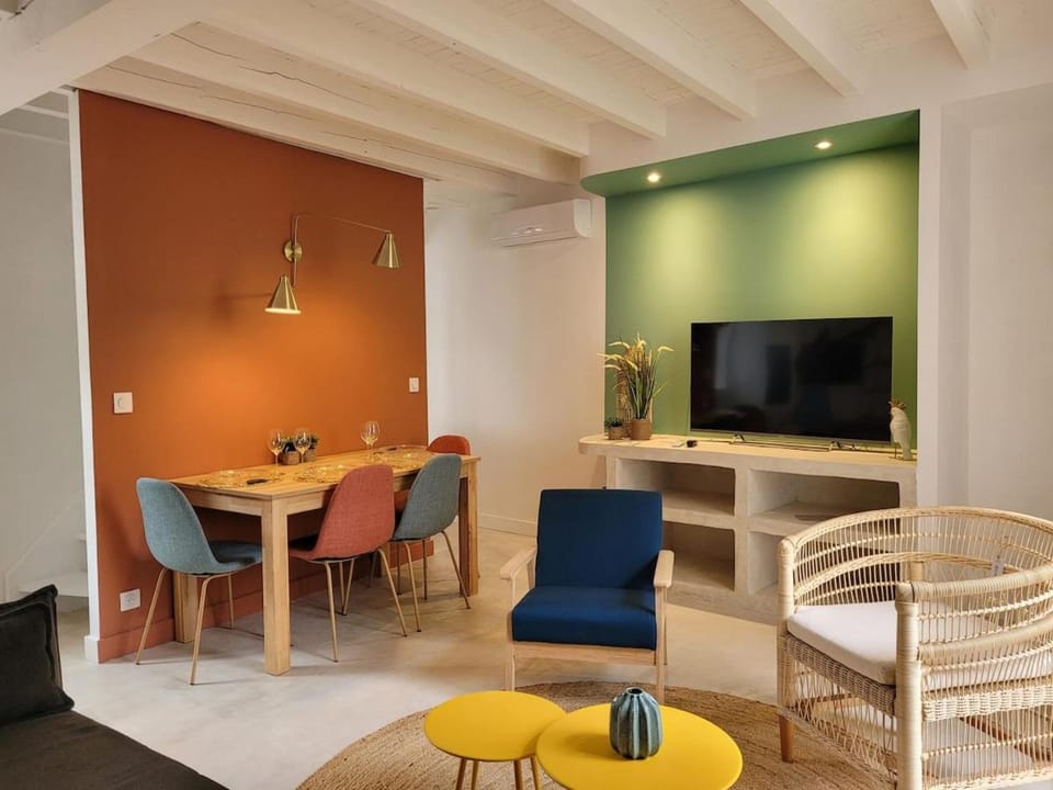 Seating area, Dining area