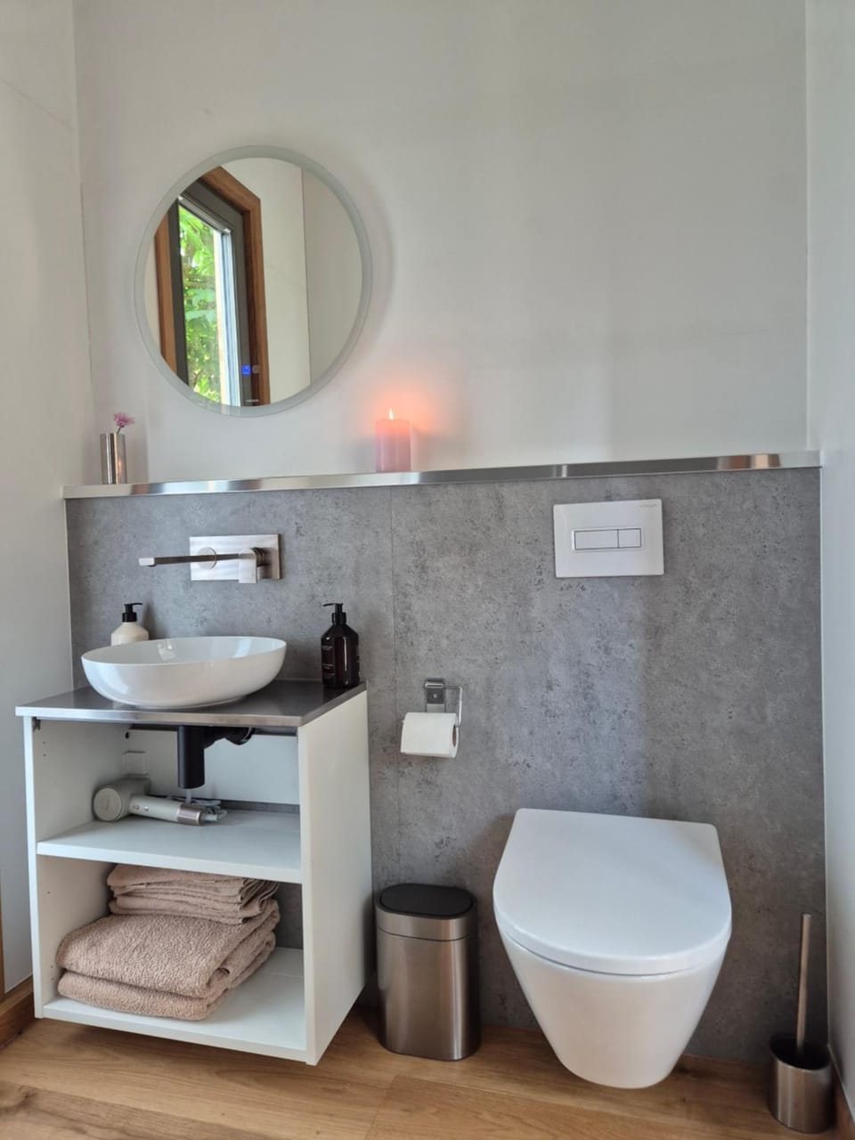 Toilet, Bathroom, towels