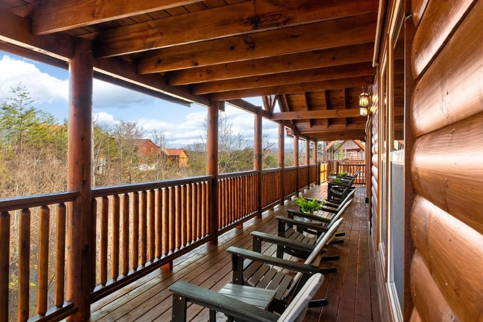 8BR Luxury Lodge Indoor Pool, Arcades, Gazebo House in Sevierville