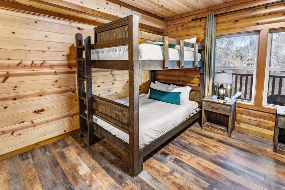 8BR Luxury Lodge Indoor Pool, Arcades, Gazebo House in Sevierville