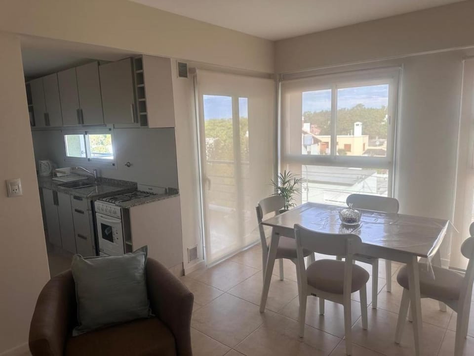 Dining area, kitchen