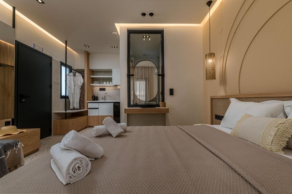 Bed, Kitchen or kitchenette, Bedroom