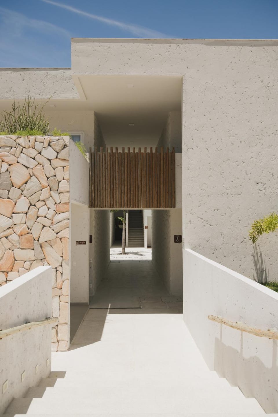 Facade/entrance