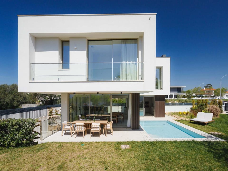 Property building, Garden, Balcony/Terrace, Swimming pool