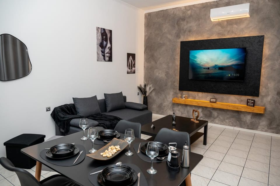 TV and multimedia, Living room, Seating area, Dining area, internet
