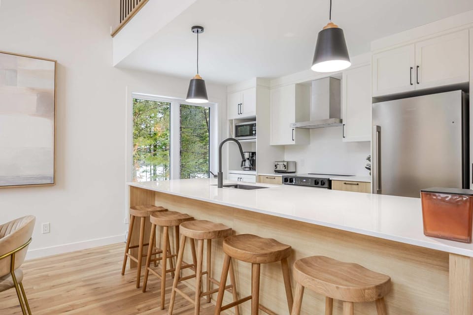 La Madeleine - Comfort & Elegance in the Forest - Spa & Office Chalet in Quebec