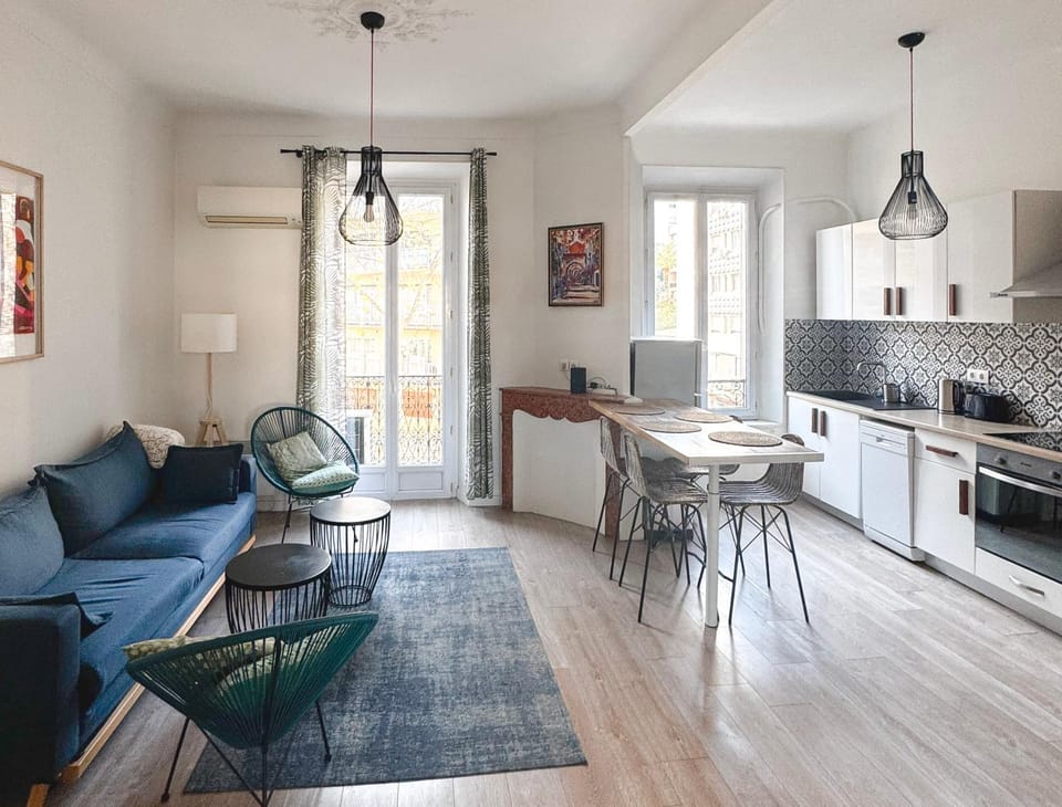Kitchen or kitchenette, Living room, Dining area