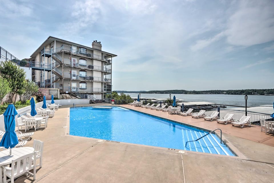 Pool Access! Lake Ozark Getaway w/ Balcony House in Lake of the Ozarks