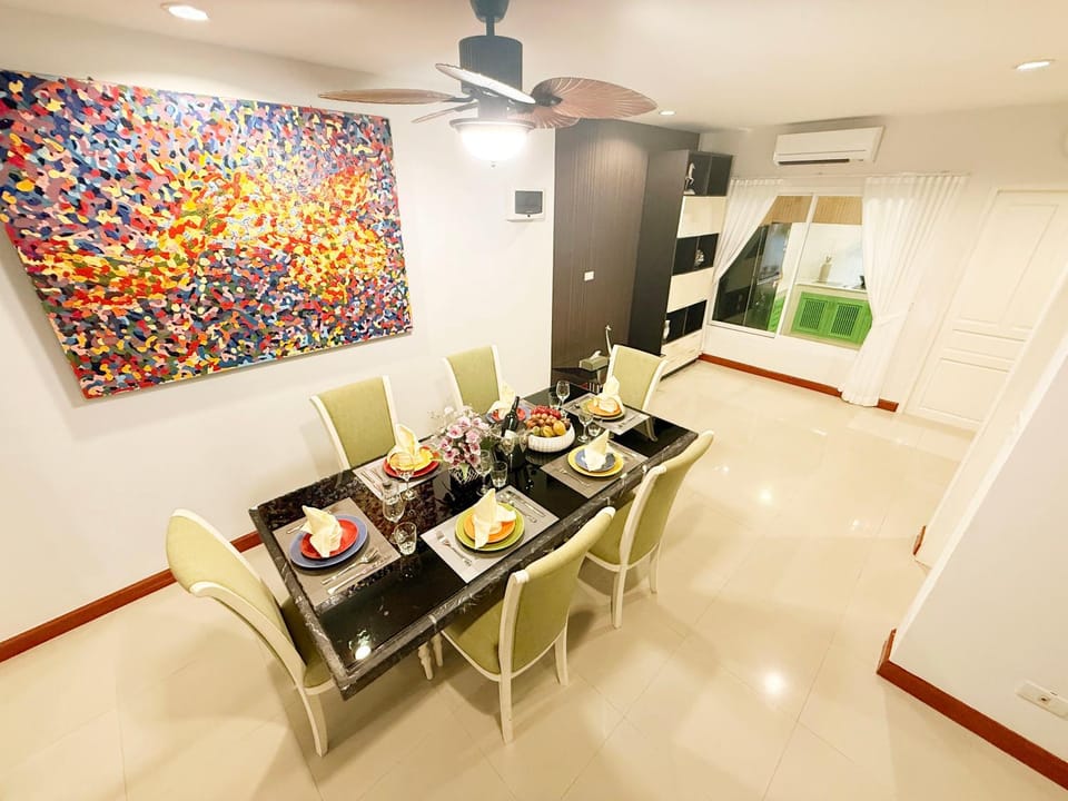 Restaurant/places to eat, Dining area