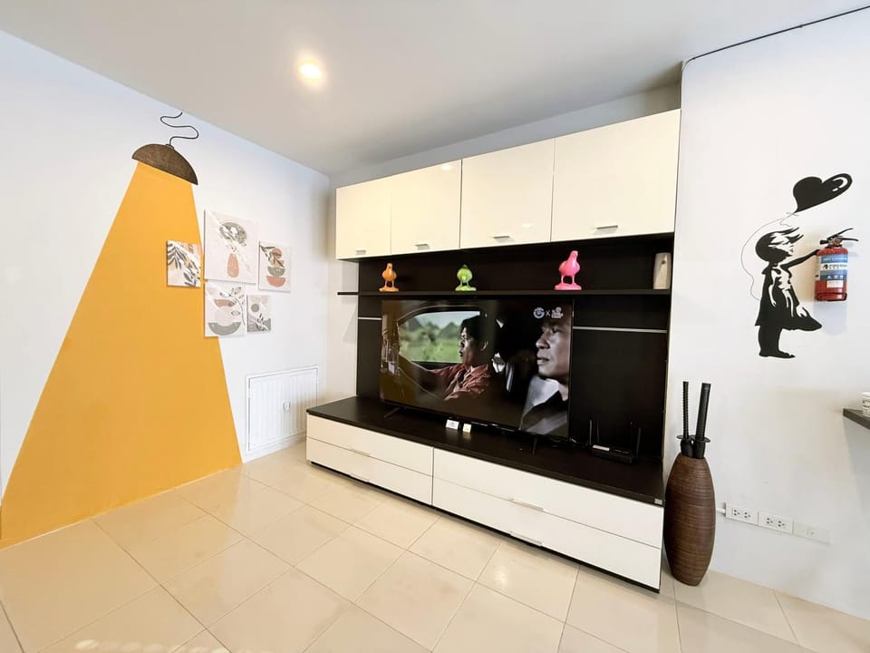 Communal lounge/ TV room