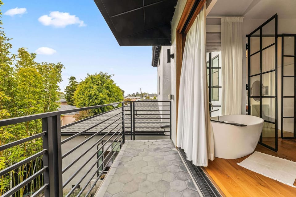 Sunset Atelier by Rove Travel - Home with Patio & Gym House in Santa Monica