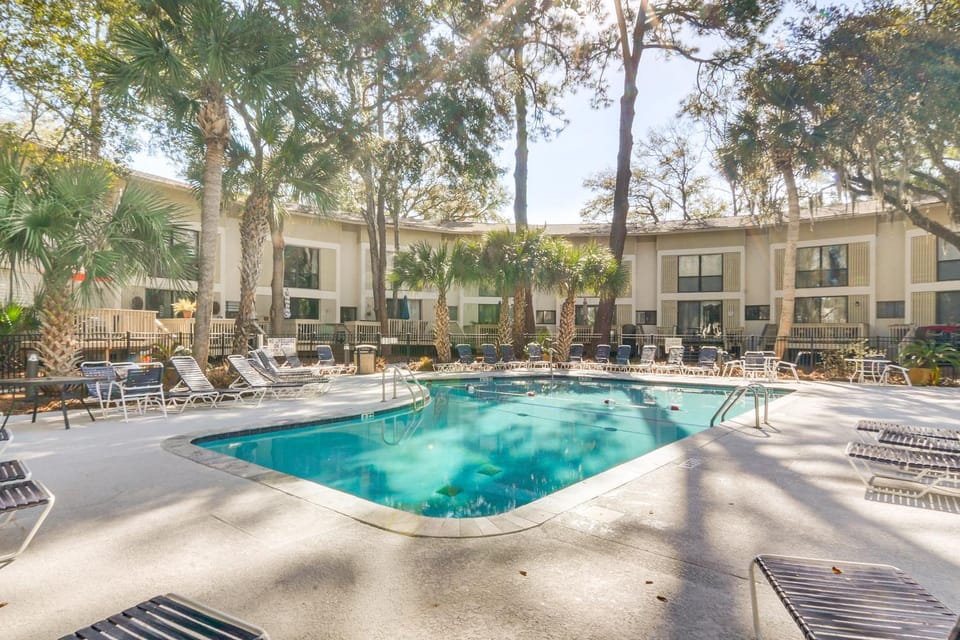 Walk to Beach: Hilton Head Escape w/ Pool Access! House in South Forest Beach