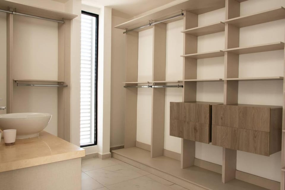 Residencia Espaciosa con Alberca y Aire Acondicionado en El Refugio House in Santiago de Queretaro