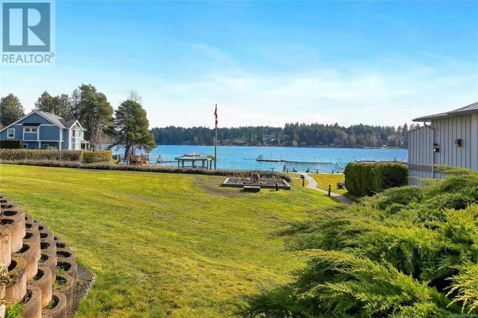 Lakefront Condo and Beach Apartment in Shawnigan Lake