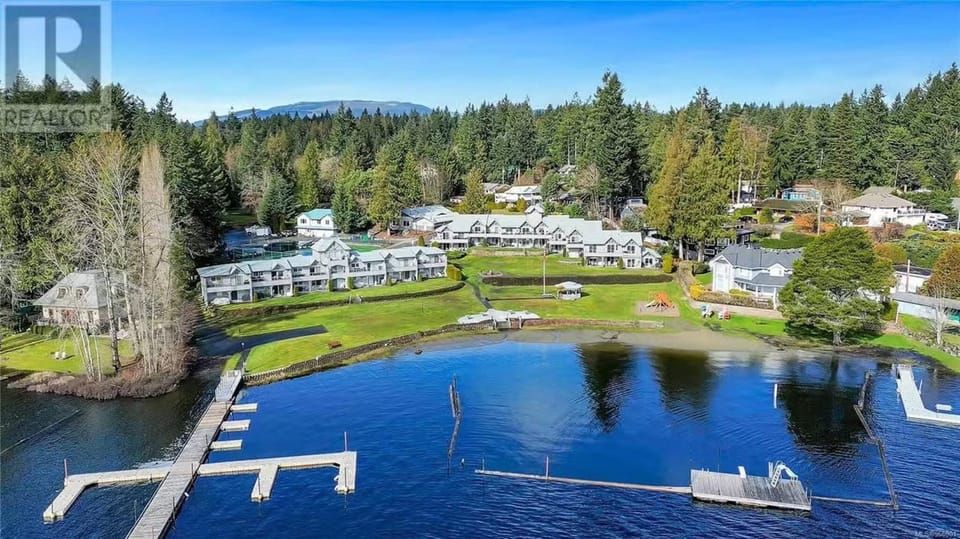 Lakefront Condo and Beach Apartment in Shawnigan Lake