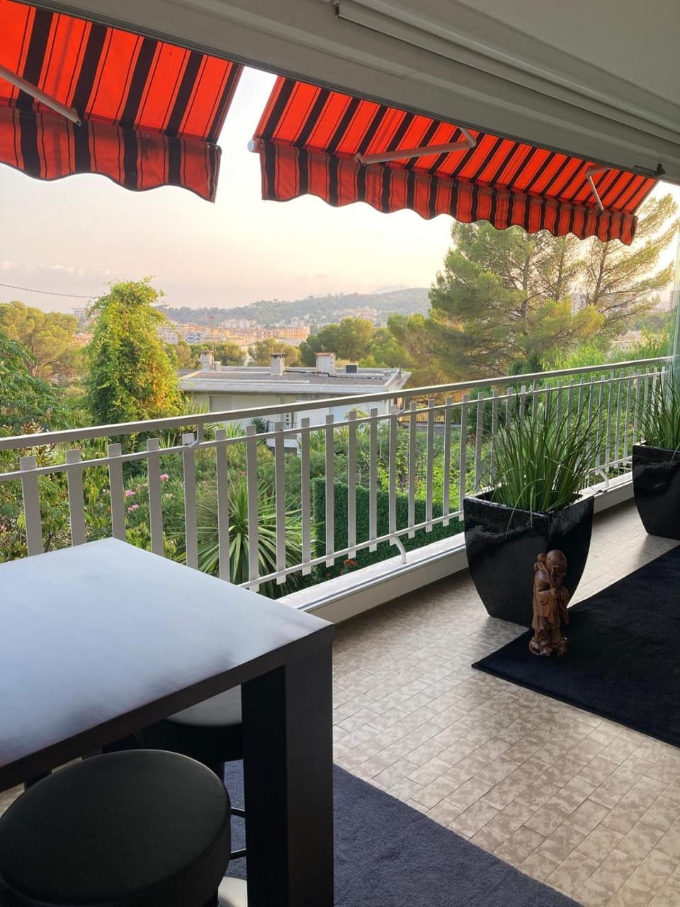 Room To rent For woman, Appart to share with 70 woman Vacation rental in Mougins