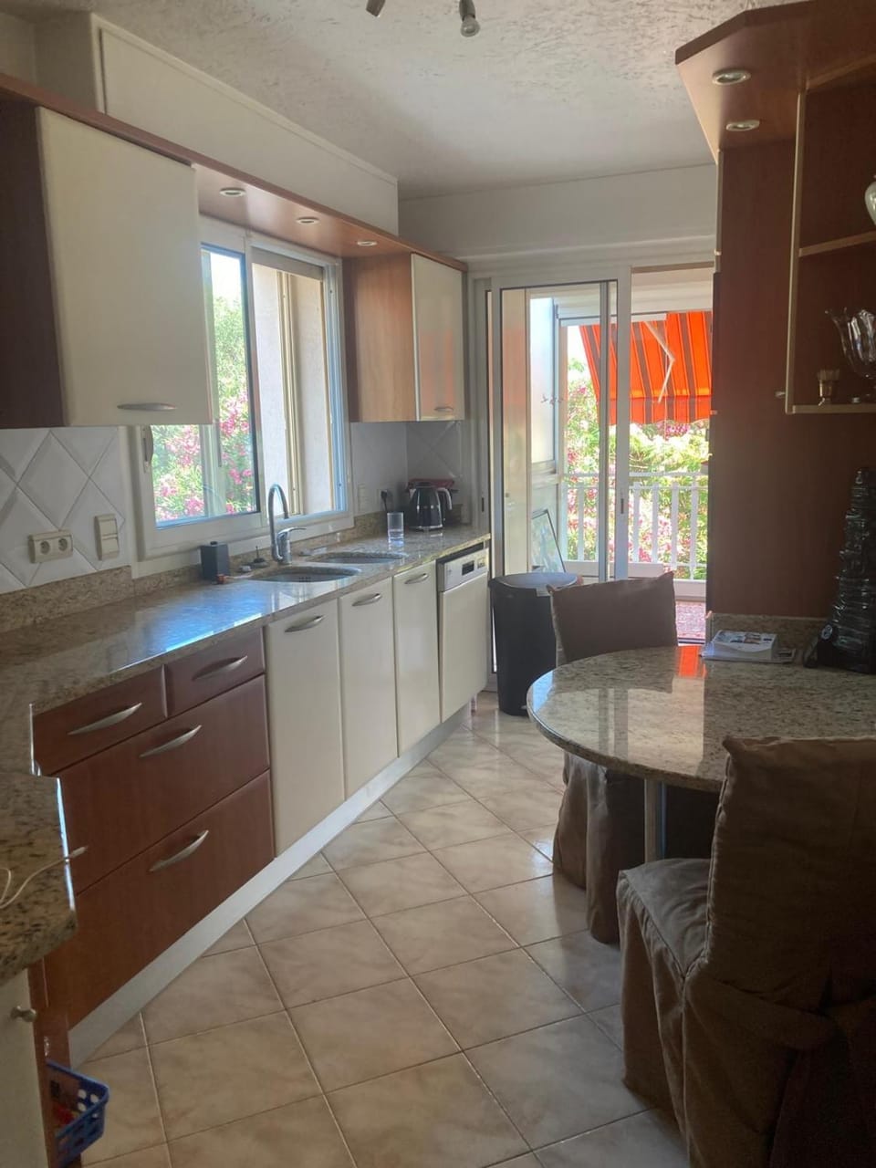 Room To rent For woman, Appart to share with 70 woman Vacation rental in Mougins