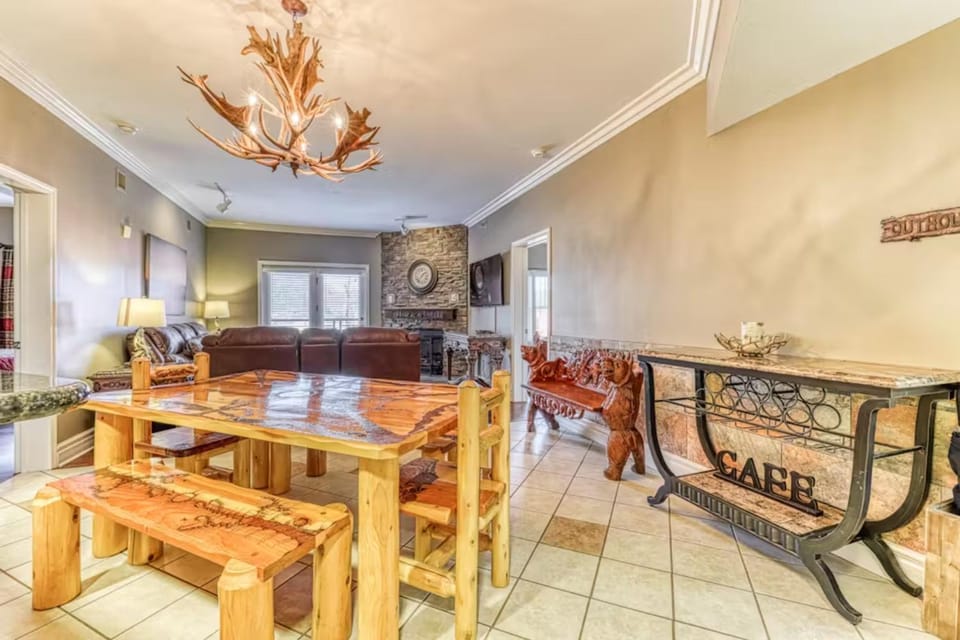 Day, Living room, Dining area, fireplace, furniture