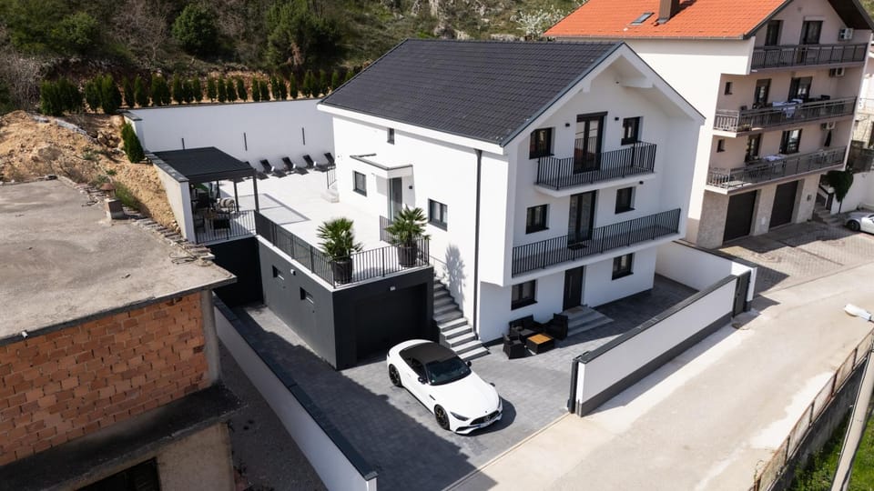 Modern Villa Mia Mostar near Old Bridge & Pool Villa in Mostar
