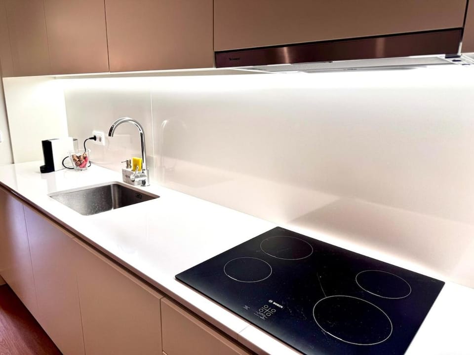 Modern & Bright Apartment 5 Min Walk to Matosinhos Beach Apartment in Matosinhos