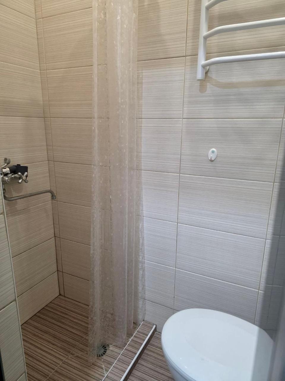 Shower, Toilet