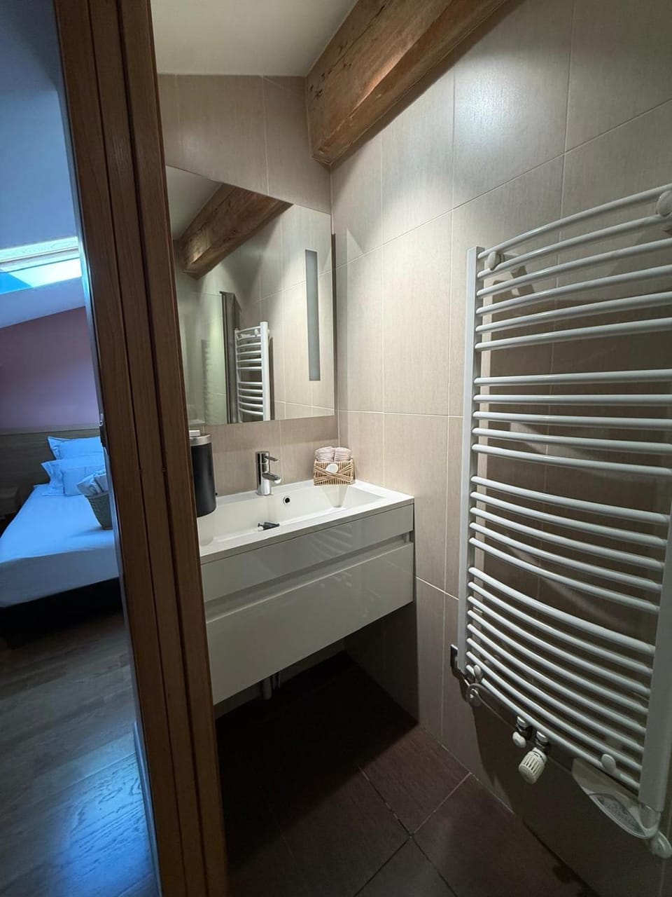 Bathroom, towels