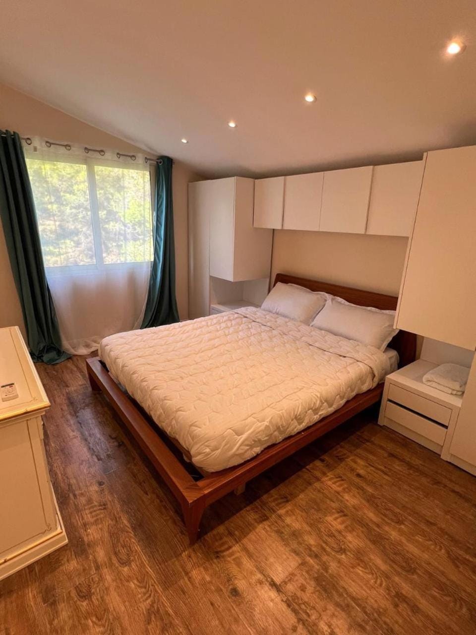 Bed, Photo of the whole room, Bedroom, wardrobe