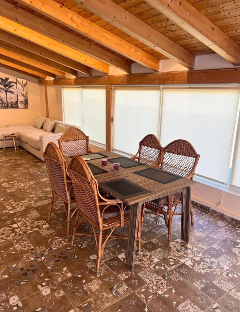Seating area, Dining area