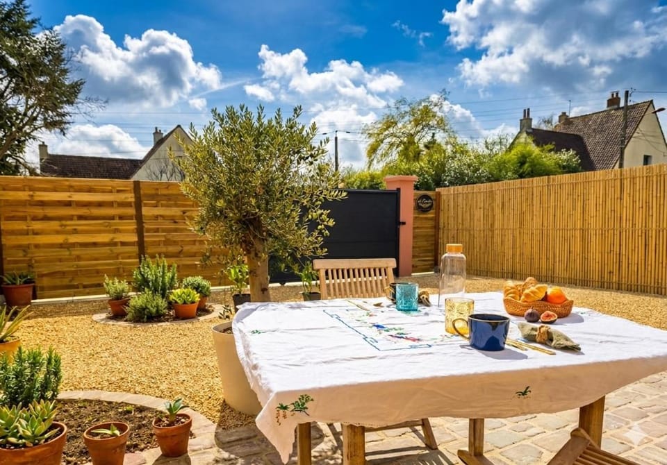 Patio, Garden, Dining area, Garden view