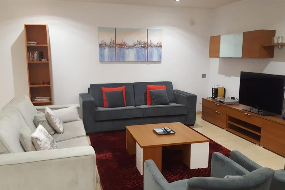 Communal lounge/ TV room, TV and multimedia, Living room, Seating area, Evening entertainment