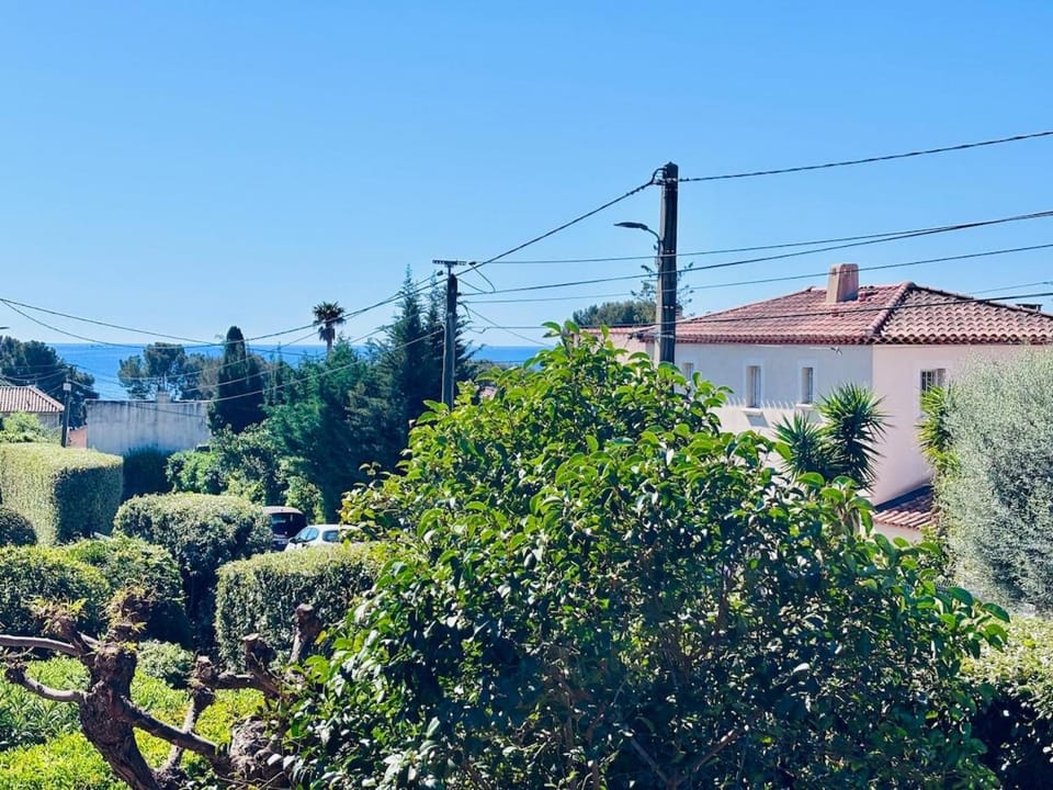 Superbe appartement 6 couchages terrasse piscine et tennis Apartment in French Riviera