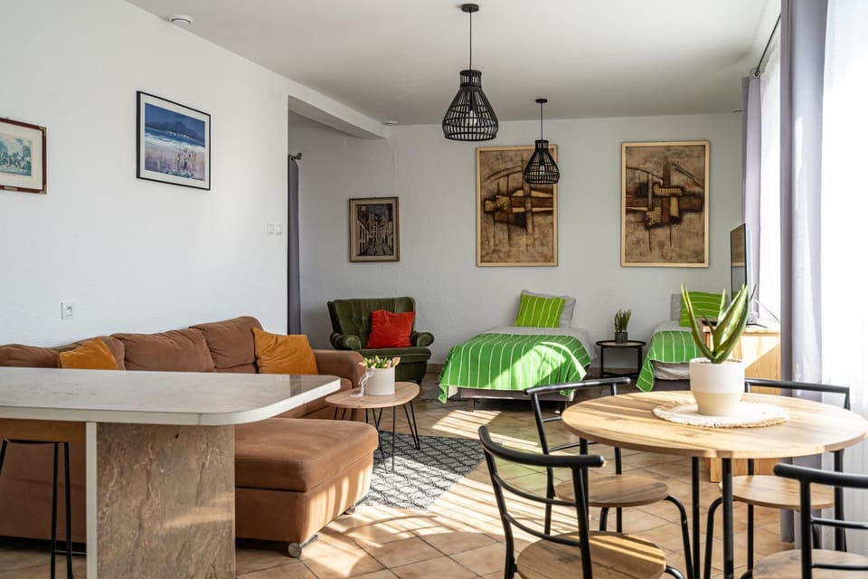 Living room, Seating area, Dining area