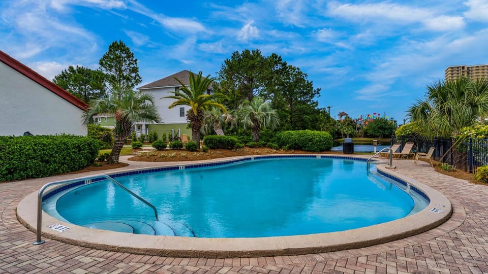 St Thomas Square 1210C House in Lower Grand Lagoon
