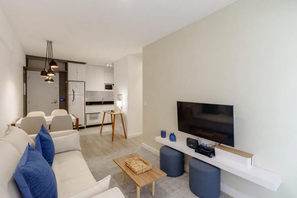 Communal lounge/ TV room, TV and multimedia, Living room, air conditioner, air conditioner