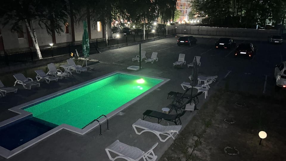 Swimming pool, Swimming pool
