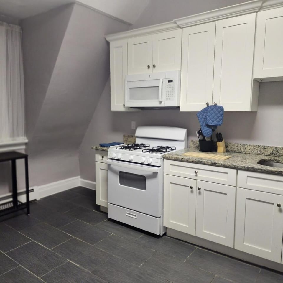 Furnished 1BR,1BA 15 min to MetLife and World Cup Apartment in Newark