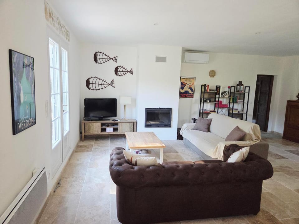 Communal lounge/ TV room, TV and multimedia, Living room, Evening entertainment