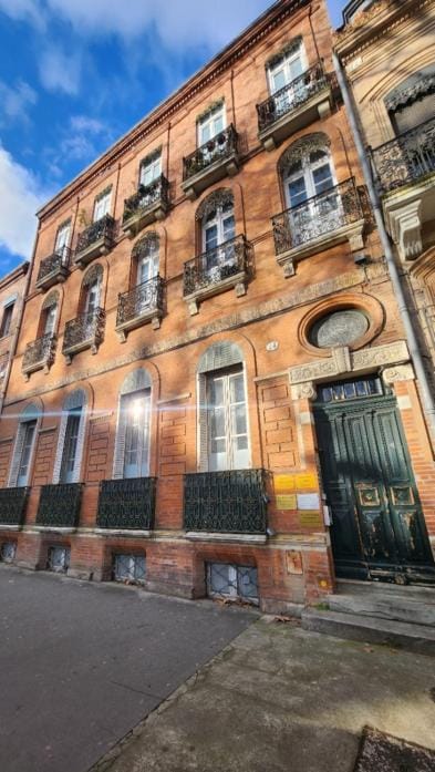 T4 Authentique Toulousain Fully equiped- 3bed 5person hypercentre Apartment in Toulouse