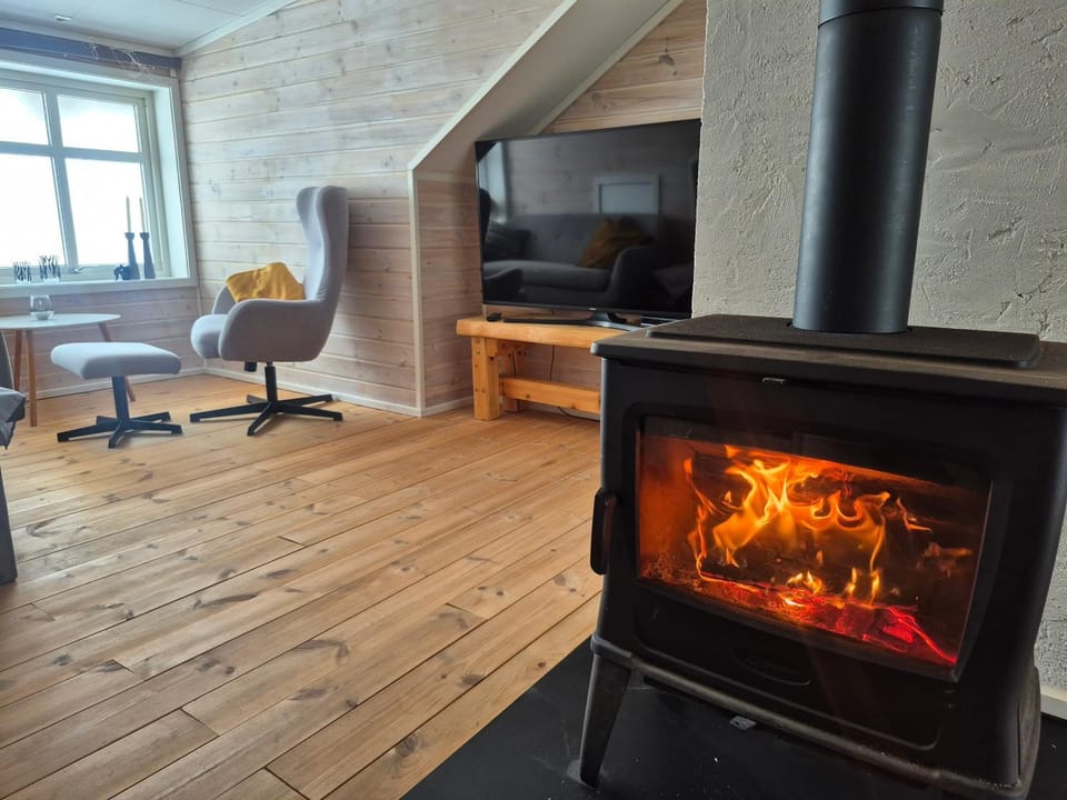 Living room, oven