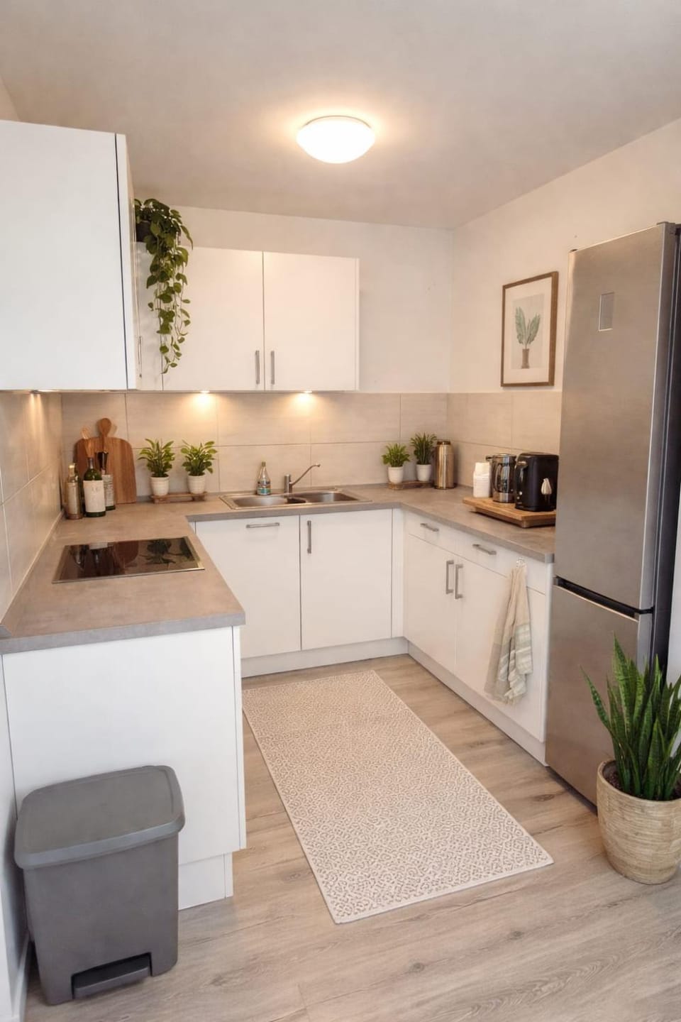 Coffee/tea facilities, Kitchen or kitchenette, dishwasher, oven, stove, toaster