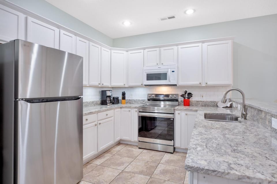 Kitchen or kitchenette, dishwasher, oven, pet friendly, stove